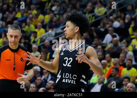 Istanbul/TÜRKEI - 14. JANUAR 2020: Matthew Strazel während des Basketballspiels der Euroleague 2019-20 Runde 19 zwischen Fenerbahce und LDLC Asvel in der Ulker Sports Arena. Stockfoto