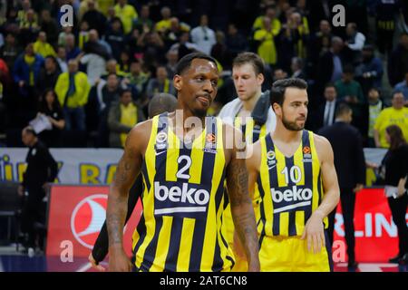 Istanbul/TÜRKEI - 14. JANUAR 2020: James Nunnally nach dem Basketballspiel der Euroleague 2019-20 Runde 19 zwischen Fenerbahce und LDLC Asvel in der Ulker Sports Arena. Stockfoto