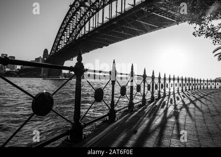 Hintergrundbild der Harbour Bridge kurz vor Sonnenuntergang, Sydney Stockfoto