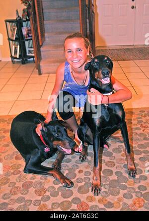 Melbourne Park Australian Open Day 11 30/01/20 PEMBROKE PINES, FLORIDA, 27. JULI 2013, SONYA KENIN UND HER DOBERMANS. Foto International Sports Fot Stockfoto