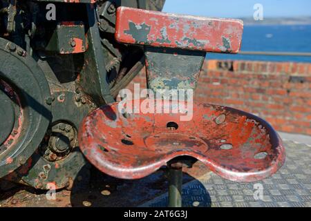 Sitz eines zweiten Weltkrieges Ära Bofors 40mm Flak-Kanone im Nothe Fort Museum in Weymouth, Dorset, Großbritannien Stockfoto