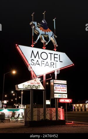 Classic Motel Safari, liebevoll renoviert und gepflegt, entlang Der Historischen Route 66 in Tucumcari, New Mexico, USA [keine Freigabe für Immobilien; zur Bearbeitung verfügbar Stockfoto