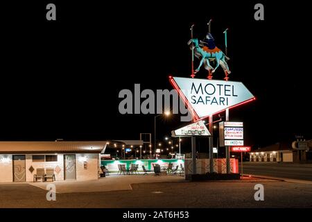 Classic Motel Safari, liebevoll renoviert und gepflegt, entlang Der Historischen Route 66 in Tucumcari, New Mexico, USA [keine Freigabe für Immobilien; zur Bearbeitung verfügbar Stockfoto