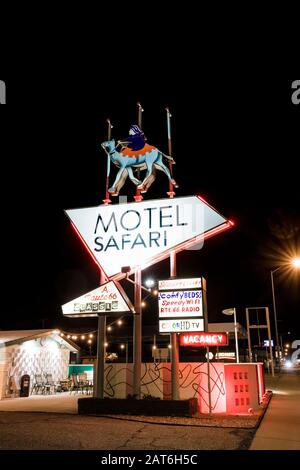 Classic Motel Safari, liebevoll renoviert und gepflegt, entlang Der Historischen Route 66 in Tucumcari, New Mexico, USA [keine Freigabe für Immobilien; zur Bearbeitung verfügbar Stockfoto