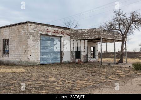 Verlassene Servicestation entlang Der Historischen Route 66 in San Jon, New Mexico, USA [keine Eigentumsfreigabe; nur für redaktionelle Lizenzierung verfügbar] Stockfoto