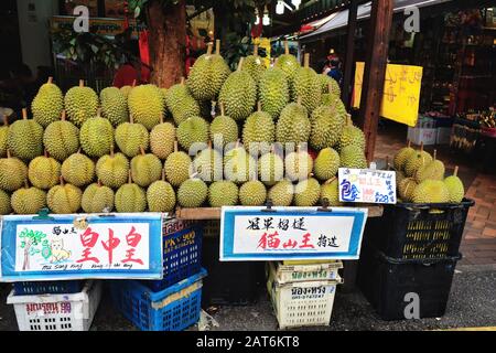 Der Durian Stall Singapore ist eine großartige asiatische Stadt, die Sie für Essen, Mode, exotische fernöstliche, moderne, alte und saubere Stadt mit englischsprechenden Einheimischen besuchen können. Stockfoto