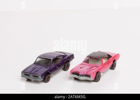 Oldtimer Hot Wheels Cars - Custom Barracuda und Custom Eldorado Stockfoto