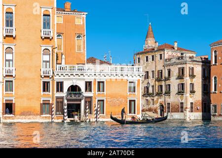 Gondel auf dem Canal Grande in Venedig Stockfoto