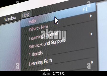 Software-Menü mit Hilfe-Befehl und Mauszeiger darauf Stockfoto