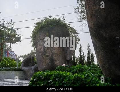 Steinkopf-Skulptur in der Sun World in da Nang Vietnam 12. Januar 2020 Stockfoto