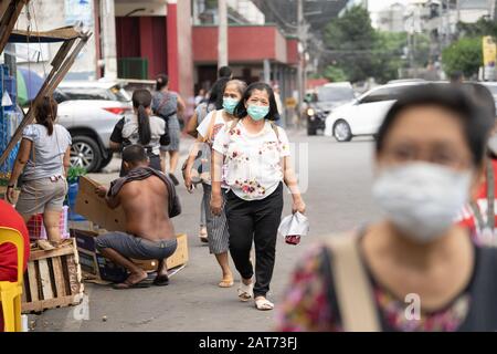 Cebu City, Philippinen. Januar 2020. Mit dem ersten bestätigten Fall von Coronavirus auf den Philippinen hat die enorme Nachfrage nach Gesichtsmasken das Angebot übertroffen.Eine Zunahme von Mitgliedern der Öffentlichkeit, die Masken tragen, ist an öffentlichen Orten ziemlich offensichtlich geworden. Credit: Imagewallery2/Alamy Live News Stockfoto