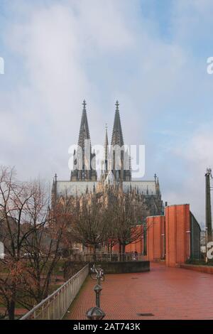 Blick auf den Dom vom Frankeplatz. Köln, Deutschland Stockfoto