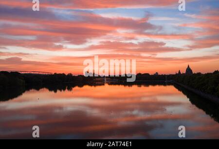 Sonnenuntergang am Maschsee/Sonnenuntergang am Maschsee Stockfoto