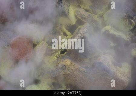 Námafjall, Namafjall, Hverir bei Myvatn, Hochtemperaturgebiet, Geothermalgebiet, Hverarönd, Thermalquellen, Thermalquelle. Im Hochtemperaturgebiet Stockfoto