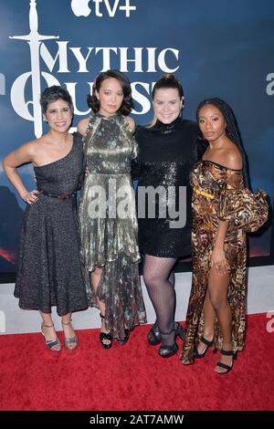 Ashly Burch, Charlotte Nicdao, Jessie Ennis und Imani Hakim bei der Premiere der Apple TV + Serie 'Mythic Quest: Raven's Banquet' im Cinerama Dome des Pazifiktheaters. Los Angeles, 29. Januar 2020. Nutzung weltweit Stockfoto