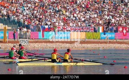 20040821 Olympische Spiele Athen Griechenland [Rowing-Sat-Finaltag] Schinias. ROM W2- Bow Elera Serben [-Parvan] und Viorica Susanu. Foto Peter Spurrier E-Mail images@intersport-images.com Stockfoto