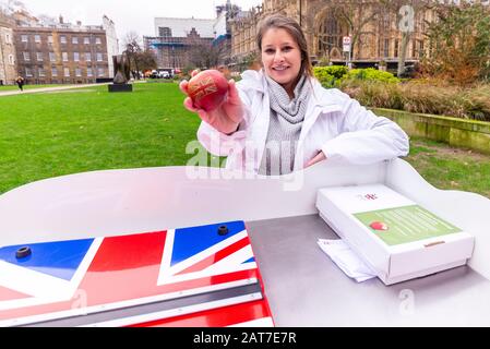 Westminster, London, Großbritannien. Januar 2020. Der Tag hat sich auf den Tag verdammt, an dem das Vereinigte Königreich die Europäische Union offiziell verlässt. British Apples & Pears, die Organisation, die die apfelzüchter Großbritanniens repräsentiert, hat sich in Apple EOS, die griechische Dämmerungsgöttin, umbenannt Stockfoto