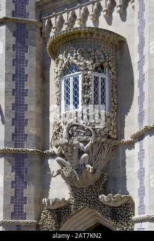 Fenster, Erker mit Stuck, Palacio Nacional da Pena, Sintra, Portugal Stockfoto