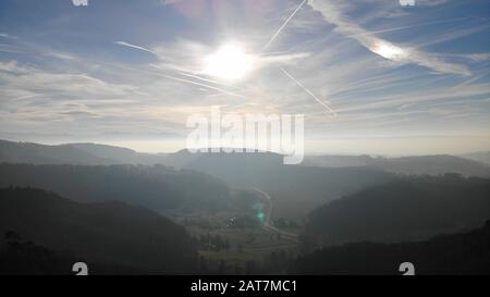 Uetliberg und der Zürichsee werden von Drohne hergestellt Stockfoto