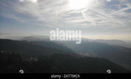 Uetliberg und der Zürichsee werden von Drohne hergestellt Stockfoto