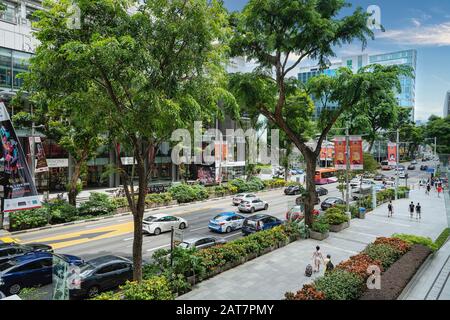 Singapur. Januar 2020. Der Verkehr in der Orchard Road Stockfoto