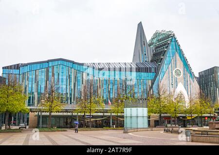 Leipzig, Deutschland - 28. Oktober 2019: Augusteum und Paulinum, Gebäude der Universität Leipzig am Augustusplatz in Leipzig. Paulinum steht an der si Stockfoto