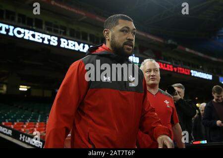 Cardiff, Großbritannien. Januar 2020. Taulupe Faletau aus Wales, der für die Rugby-Kapitäne aus Wales ankam, die am Freitag, den 31. Januar 2020 im Fürstenstadion in Cardiff, Südwales laufen, bereitet sich das Team auf das Eröffnungsspiel der Guinness-Meisterschaft Der Sechs Nationen gegen Italien morgen vor. PIC von Andrew Orchard/Alamy Live News Stockfoto