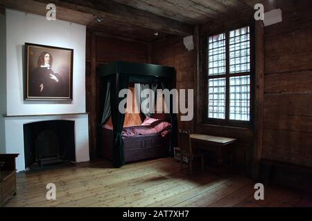 Gemälde von Cornelis de Witt im Gefängnis-Tor-Museum. Dies ist der Raum, in dem Cornelis de Witt und sein Bruder ihre letzten Stunden am Gefängnis-Tor verbracht haben. Stockfoto