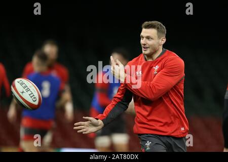 Cardiff, Großbritannien. Januar 2020. Dan Biggar of Wales in Aktion. Die Rugby-Kapitäne von Wales, die am Freitag, den 31. Januar 2020 im Fürstenstadion in Cardiff, Südwales ausgetragen werden, bereiten sich die Mannschaft auf das Eröffnungsspiel der Guinness-Meisterschaft Der Sechs Nationen gegen Italien morgen vor. PIC von Andrew Orchard/Alamy Live News Stockfoto