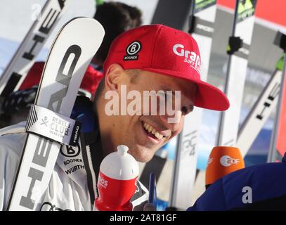 Garmisch Partenkirchen, Deutschland. Januar 2020. Ski Alpin: Weltcup, Abfahrt trainieren, Männer. Josef Ferstl aus Deutschland reagiert im Ziel. Credit: Stephan Jansen / dpa / Alamy Live News Stockfoto