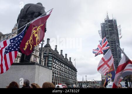 London Großbritannien. Januar 2020. Die Brexit-Anhänger versammeln sich auf dem Parliament Square, als Großbritannien sich nach 47 Jahren heute um 23 Uhr auf den Austritt aus der Europäischen Union vorbereitet. Anlässlich der historischen Veranstaltung wird ein festliches Ereignis abgehalten. Credit: Amer ghazzal/Alamy Live News Stockfoto