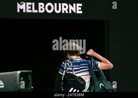 Melbourne, Australien. Januar 2020. Tennis: Grand Slam, Australian Open. Herreneinzel, Halbfinale, Thiem (Österreich) - Zverev (Deutschland). Alexander Zverev verlässt das Gericht. Credit: Frank Molter / dpa / Alamy Live News Stockfoto