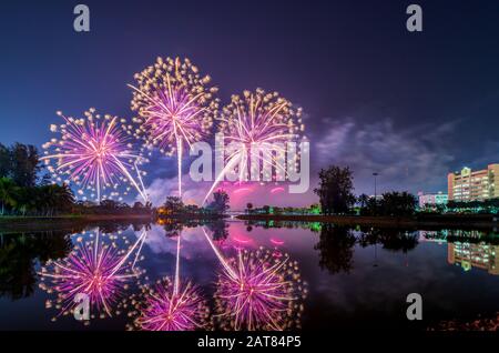 Wunderschönes Feuerwerk-Festival in Udon Thani, Thailand Stockfoto