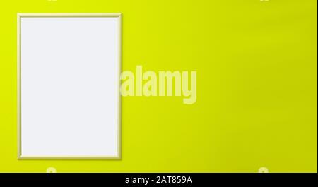Leere Werbetafel an einer grünen Wand. Banner mit Raum, um Ihren eigenen Text hinzuzufügen. Stockfoto