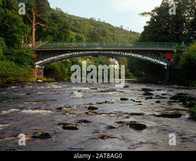 Waterloo Bridge, Betws-y-Coed, Conwy, North Wales. Gusseisenbrücke nach Entwurf des Bauingenieurs Thomas Telford. Erinnert an die Schlacht von Waterloo von 1815 Stockfoto