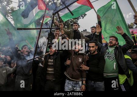 31. Januar 2020, Gazastreifen, Gazastreifen, Palästina: Palästinenser nehmen am Protest gegen Trumps Nahost-Friedensplan im Norden des Gazastreifens Teil. (Bild: © Abed Alrahman Alkahlout/Quds Net News via ZUMA Wire) Stockfoto