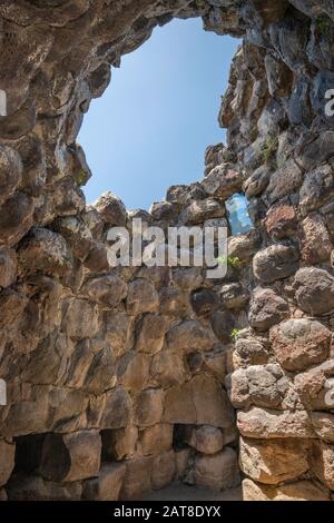 Innenansicht des Hauptturms in Nuraghe Santu Antine, 19./18. Jahrhundert v. Chr., Bronze, Megalithanlage, in der Nähe von Torralba, Sardinien, Italien Stockfoto