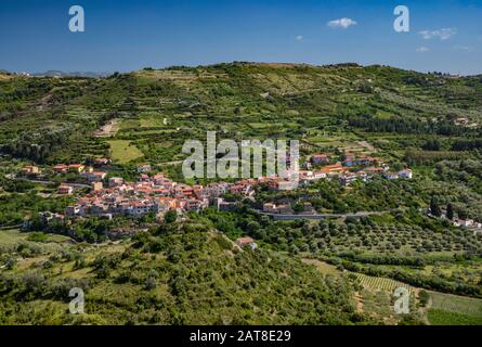 Allgemeiner Blick auf die Gemeinde und das Dorf Modolo, in der Nähe von Bosa, Provinz Oristano, Sardinien, Italien Stockfoto