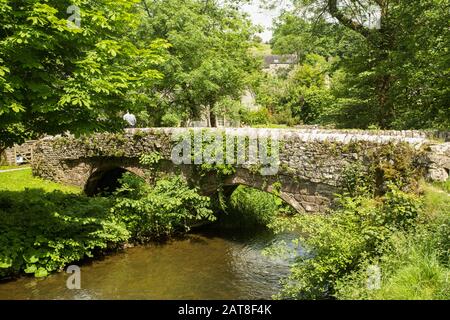 Viators Bridge at Milldale, Dove Dale, Peak District National Park, Derbyshire, England Stockfoto