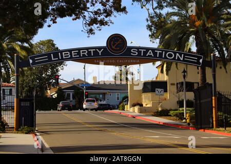 Beschilderung an der Liberty Station, dem ehemaligen Naval Training Center in San Diego CA Stockfoto