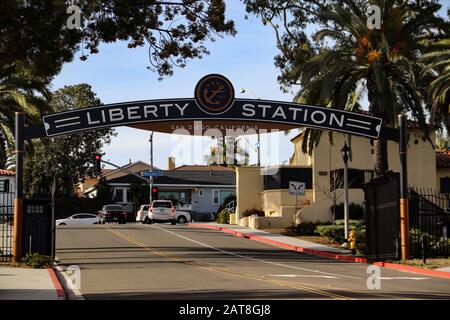 Beschilderung an der Liberty Station, dem ehemaligen Naval Training Center in San Diego CA Stockfoto