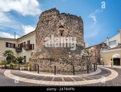 Torre di Portixedda, mittelalterliche Wehrturm, in Oristano, Provinz Oristano, Sardinien, Italien Stockfoto