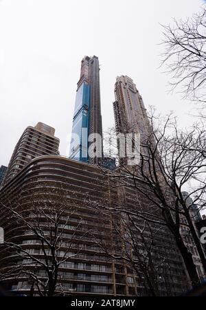 New York, Midtown Manhattan, Milliardärsreihe, einschließlich Central Park South - teuerste Straße der Stadt, mit einem mittleren Verkauf von 9,8 Millionen Stockfoto