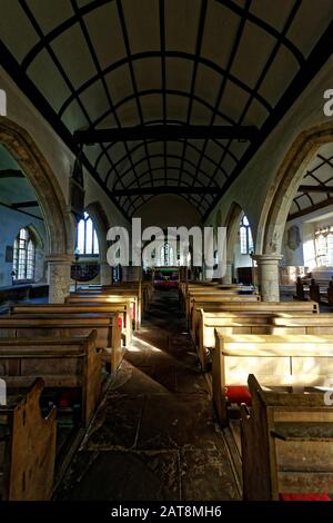 Ein Schloss und St. Bridgets Kirche sind die wichtigsten Gebäude in Skenfrith (Walisisch: Ynysgynwraidd) - ein kleines Dorf in Monmouthshire, Südosten Wales. Ich Stockfoto