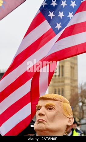 Brexiteer in einer Donald Trump-Maske. Brexit Day Feiern. Parlamentsgebäude, Parliament Square, Westminster, London. GROSSBRITANNIEN Stockfoto