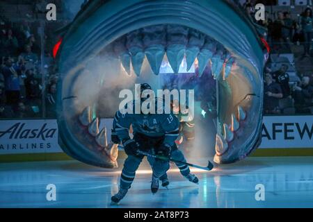 San Jose Sharks Center Joe Thornton (19) nimmt das Eis während eines NHL-Eishockeyspiels gegen die Vancouver Canucks, Mittwoch, 29. Januar 2020, in San Jose, Kalifornien. Die Canucks schlugen die Sharks mit 5:2. (Foto von IOS/ESPA-Images) Stockfoto