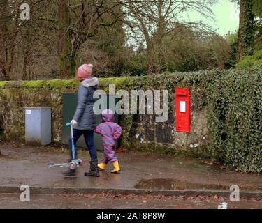 Milngavie, Glasgow, Schottland, Großbritannien 31. Januar 2020: Großbritannien Wetter: Nass und windig in Milngavie, als starker Regen stark sank. Copywrite Gerard Ferry/Alamy Live News Stockfoto