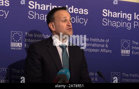 Schnappen Sie sich das PA-Video von Taoiseach Leo Varadkar, der davor gewarnt hat, dass Irland bei Handelsgesprächen nach dem Brexit eine sehr feste Linie einnehmen wird. Stockfoto