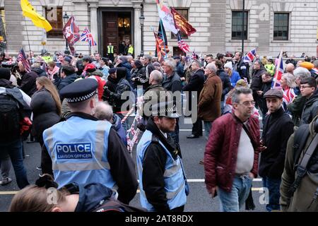 Parliament Square, London, Großbritannien. Januar 2020. Die Menschen markieren den Brexit Day auf dem Parliament Square, während das Land die EU verlässt. Credit: Matthew Chattle/Alamy Live News Stockfoto