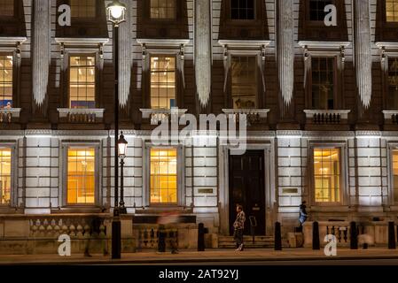 Whitehall, Westminster, London, Großbritannien. Januar 31, 2020. An dem Tag, an dem das Vereinigte Königreich die Europäische Union verlassen wird, soll eine Feierveranstaltung außerhalb des Parlaments stattfinden. Regierungsbüros wurden beleuchtet Stockfoto